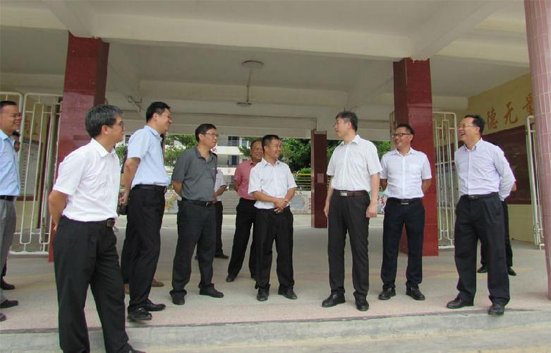 黄晨光书记到曹江中心学校调研指导工作