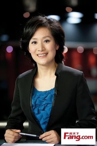 何婕,现任东方卫视首席新闻主播