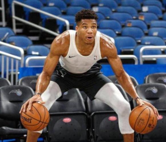 原创字母哥进入联盟8年时间8张图感受身材变化努力造就成功