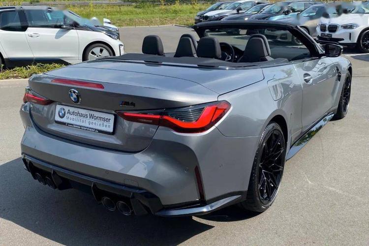 全新宝马m4敞篷车到店,摩天灰车漆喜欢吗?