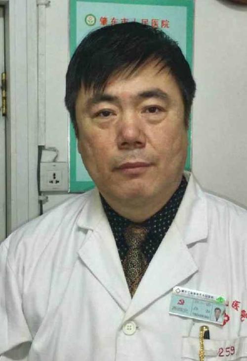 郭兆文,心血管内科主任,副主任医师,毕业于齐齐哈尔医学院,从事