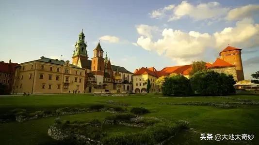 2,华沙城市面积510平方公里,人口378万,是波兰首都和最大城市,也是