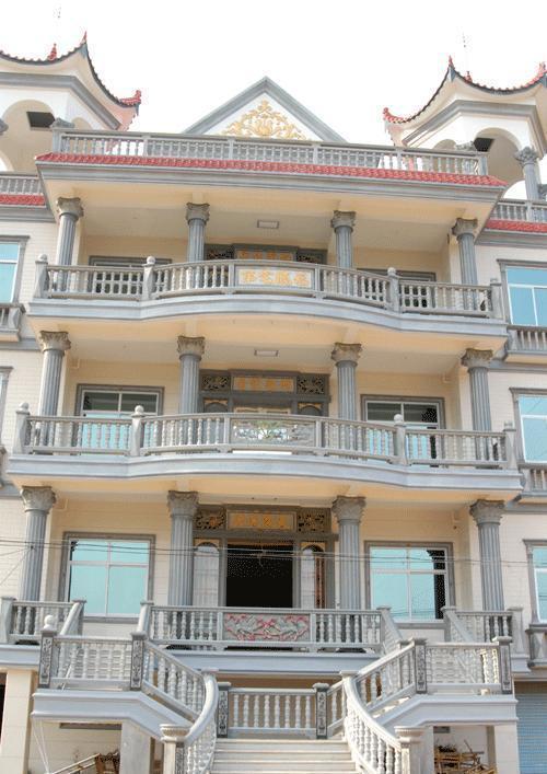 晒晒福建莆田的农村别墅,你见过这么霸气奢华的房子吗