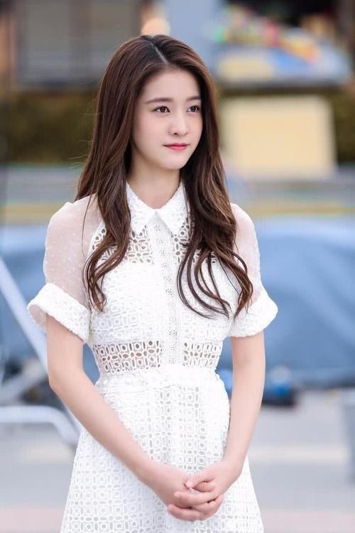 张雪迎刘海丑哭了,比钟楚曦还像男人,不及小鲜肉清纯