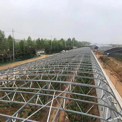 生态种植大棚的相关知识与详情:另外,在选择温室塑料大棚的零部件时