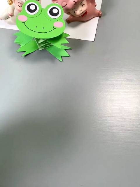 春天来啦,一起来做可以弹跳的小青蛙吧,非常可爱哦#亲子手工#秒懂创意