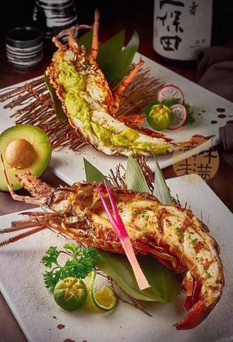 6个姑娘吃大餐,标配2斤大龙虾,随便一吃1500