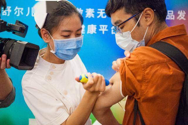 快舒尔新品"儿童生长激素无针注射器"在京东健康正式发布