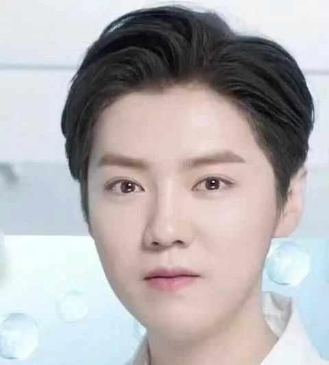 从照片上可以看出,鹿晗明显发胖.