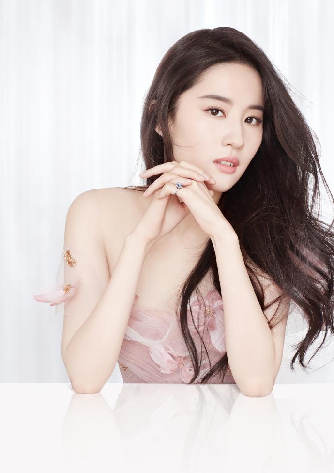 刘亦菲优雅性感大片写真