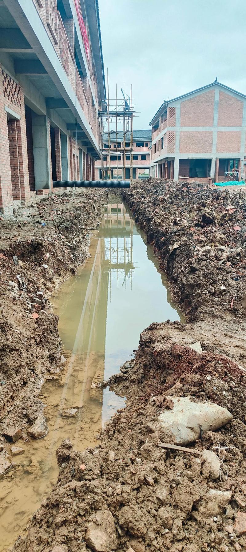 沟挖好.水放满,端午过节么来赛龙舟�了嘛#河