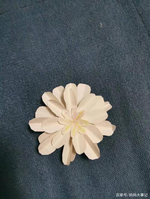 儿童手工折纸:简单手工菊花