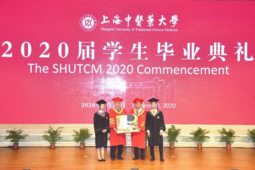 爱国力行明理致远上海中医药大学举行2020届学生毕业典礼