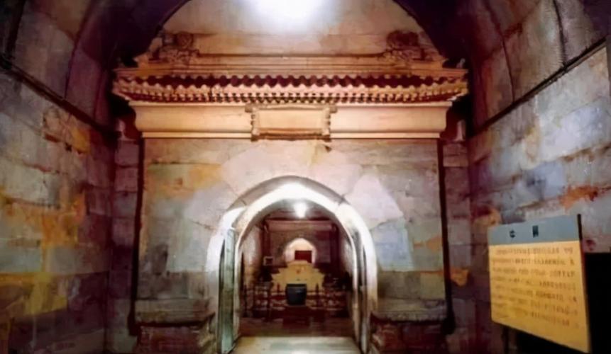 慈禧太后的墓地旁边为什么寸草不生?清朝大臣说:慈禧生前交代的