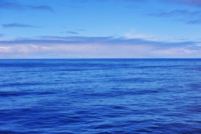 南太平洋的蓝色丝缎