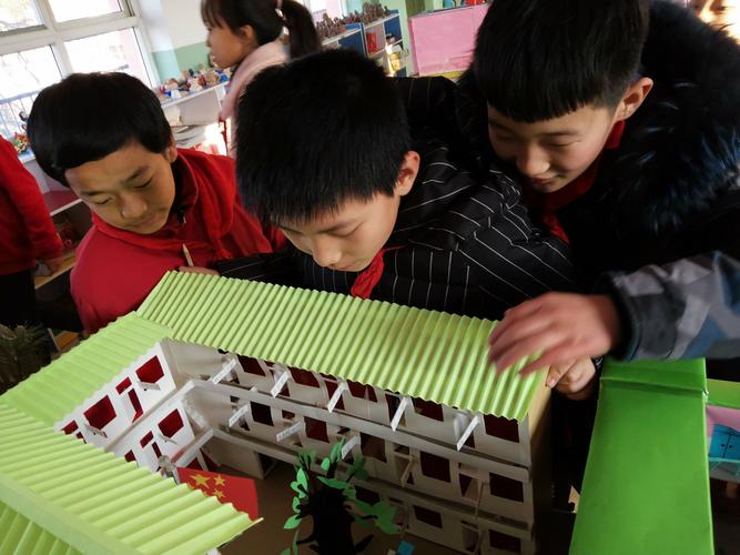 乌金山镇中心小学聂店分校迎新年"我的校园"手工制作比赛