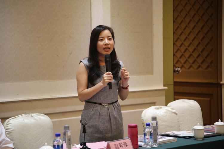 我商会秘书长温彩蓉介绍商会近年发展情况
