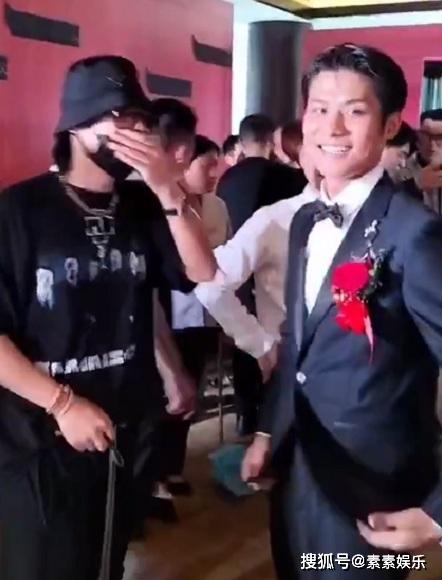 网红大杨哥结婚,新娘酷似佟丽娅,弟弟小杨哥比他更开心