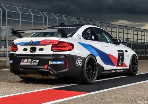 对于那些喜爱赛道热爱驾驶的人来说,也许一辆宝马m2 cs racing可以