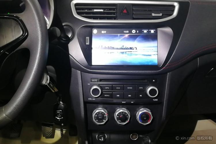 中华v3空调及多媒体调节区