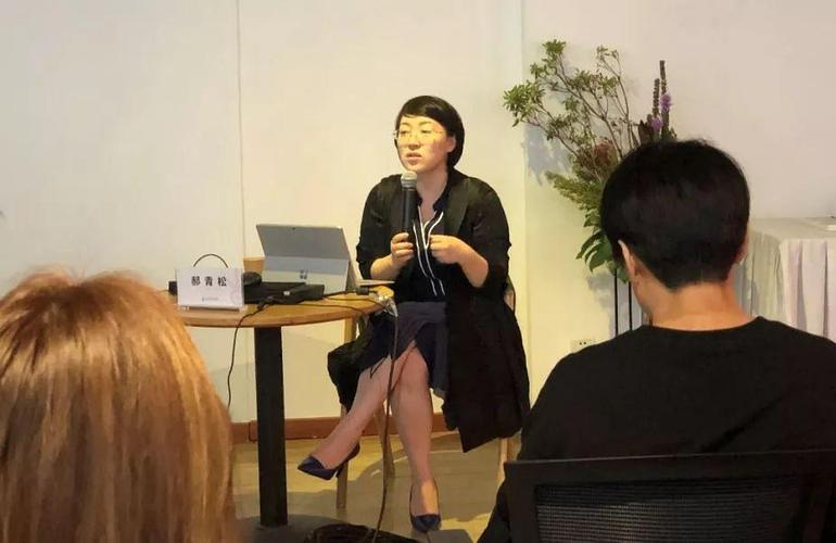 今日美术馆学术副馆长,今日艺术学院学术指导晏燕为学员们做课程