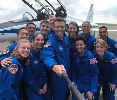 一位spacex的工程师和海洋生物学家解释了他们是如何被选中成为美国