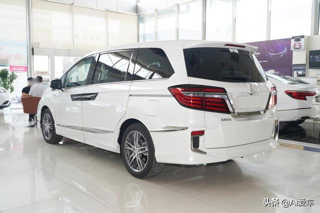 实拍车型为关注热度高的 本田艾力绅2019款 2.