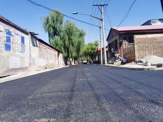 小柳树巷道路改造工程,全长355米,宽6米.