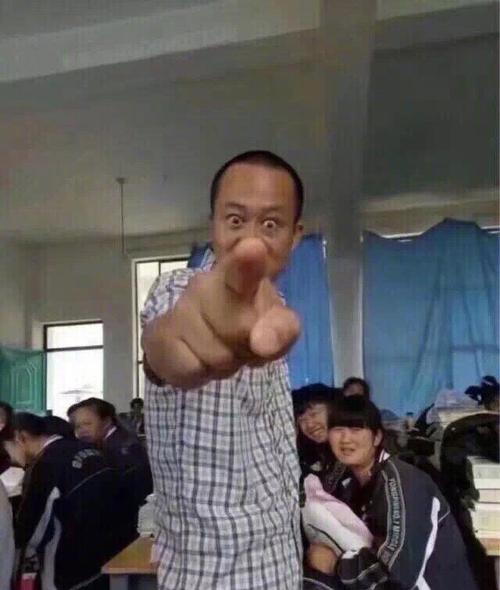 手机临死前记录下的最后一刻,来自班主任的死亡凝视,太吓人了