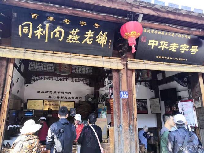 来了三坊七巷,肯定要吃当地小吃啦.