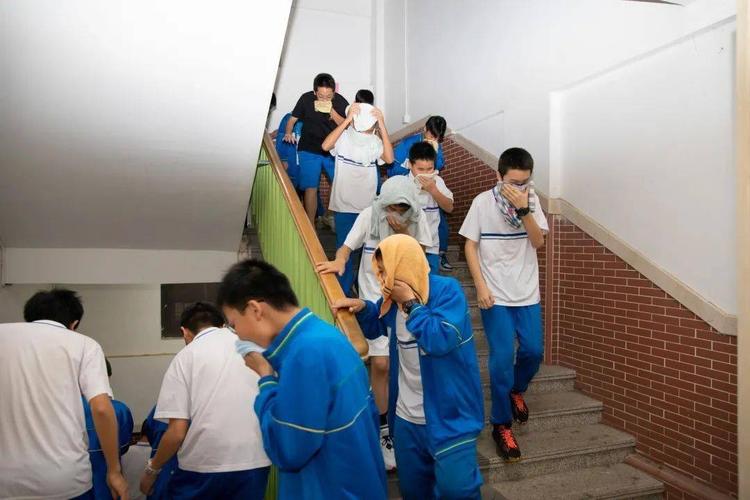 警钟长鸣 | 东江广雅开展学生宿舍夜间应急疏散演练