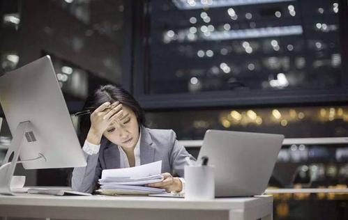 对于女生来说,熬夜加班,每天对着电脑,很可能会对皮肤,身体都产生不