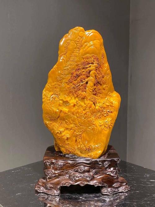 此寿山田黄原石松下高仕图大摆件除局部有细微磨痕外,没有任何损伤.