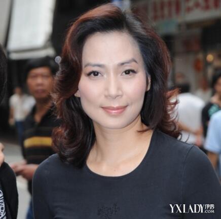 邝美云堆积情感歌曲简介 一代港姐变身职业女强人
