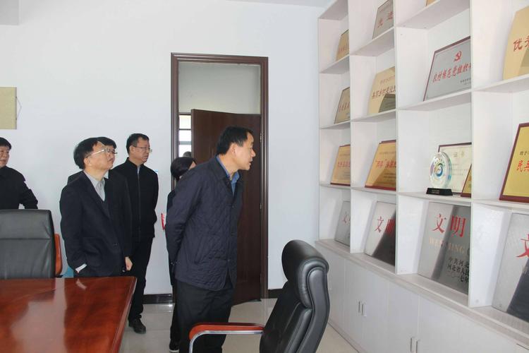 清河县委常委,宣传部长解恭朝,清河县人民政府副县长裴贵廷一行到西杜