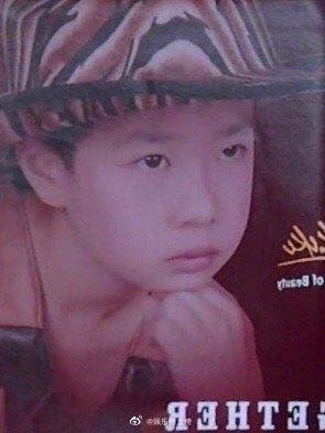 从小拽到大的王一博必须申请出战!快来围观啵啵儿时的可爱合集