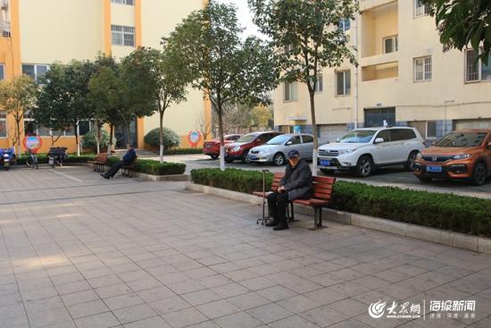 新春走基层微信拍摄上白板探访日照石臼街道老年人的幸福所
