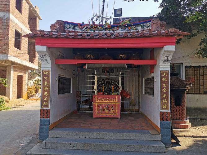土地公庙,每个角落有一个