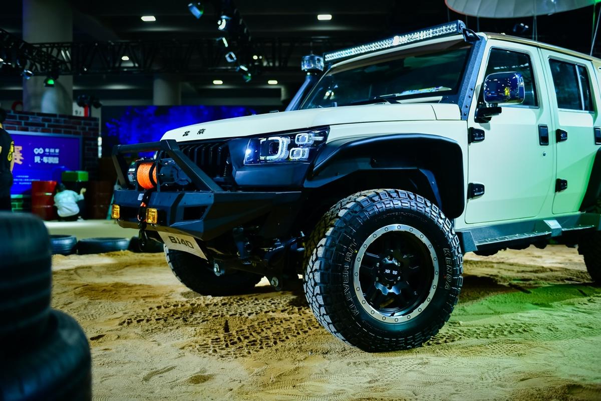 2023款沙漠bj40车身升高标配绞盘竞争坦克300或售21万
