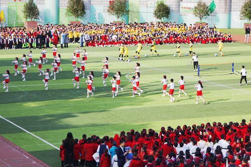 小学校 大节日——涪陵城七校兴涪校区第23届体育节开幕式掠影