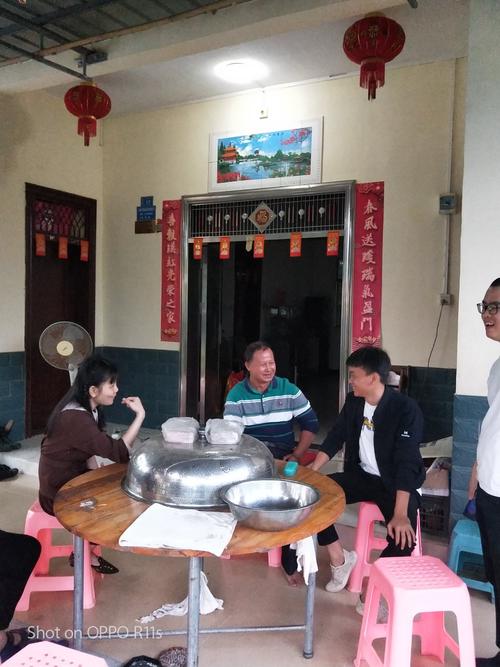 了解黄一波的家庭困难,县退役军人服务局带现金进行慰问