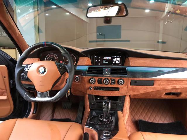 深圳永达宝马e90内饰老化进行全车改装真皮包覆