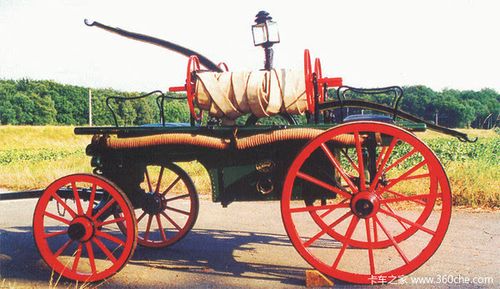 其它 正文  据史料记载,世界上第一辆消防车出现在1518年,由德国