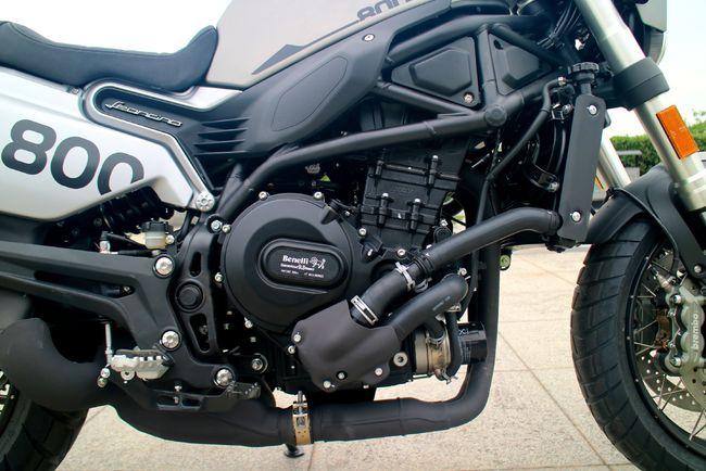 意国双雄全面对比——贝纳利幼狮800t版 vs 杜卡迪自游800