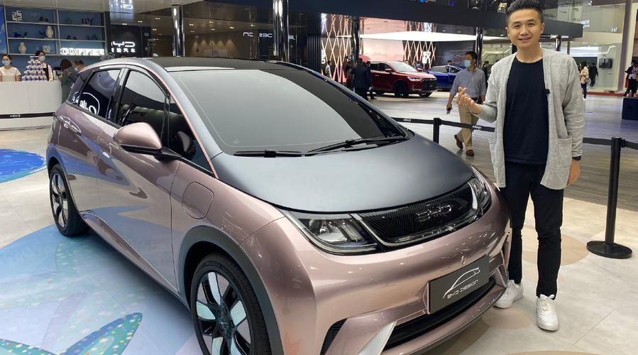 比亚迪在本次上海车展带来了全新的电动小车ea1