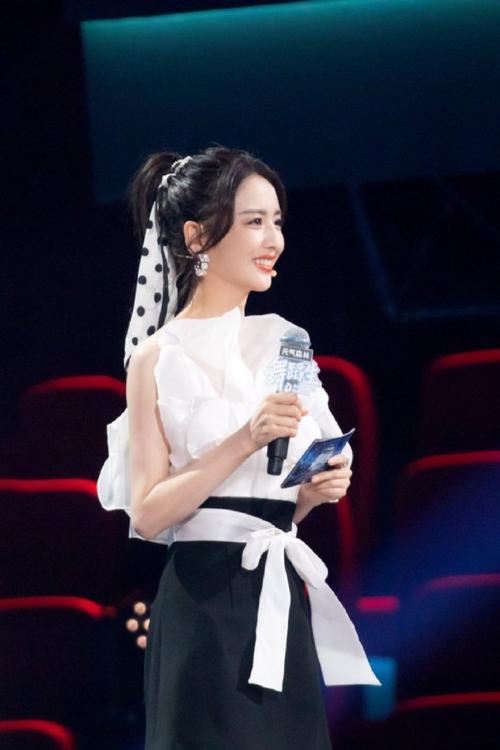 佟丽娅女团舞首秀