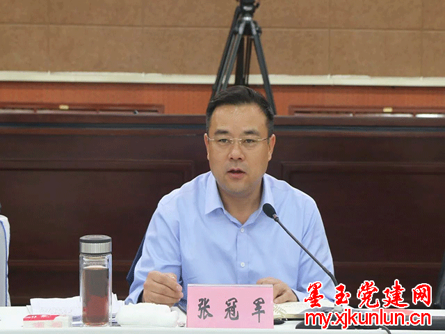 墨玉县召开第十七次中心组理论学习会议 张冠军主持会议