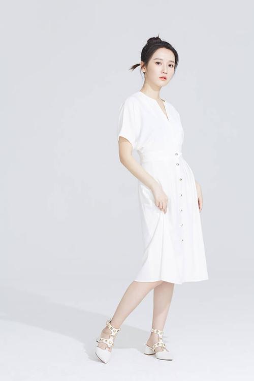 李墨之夏日写真灵动清新 《破冰行动》即将开播受期待