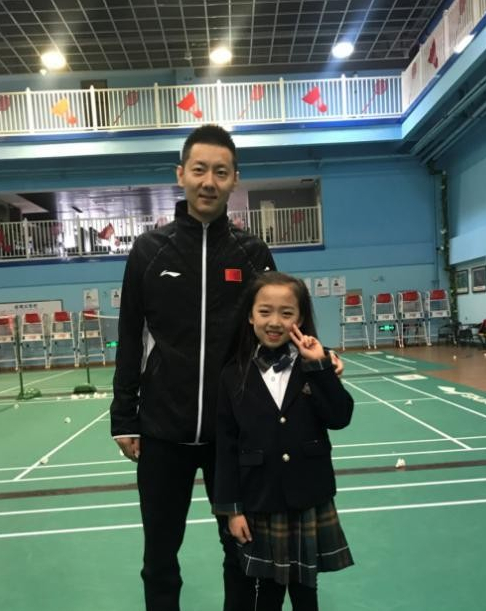 原创羽毛球名将陈金现状:退役在知名大学教书,如今娶娇妻幸福美满