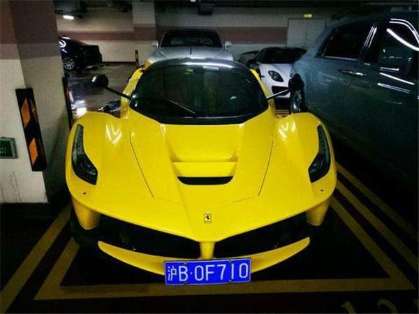盐城第一土豪为了买2250万拉法连买5台法拉利超跑